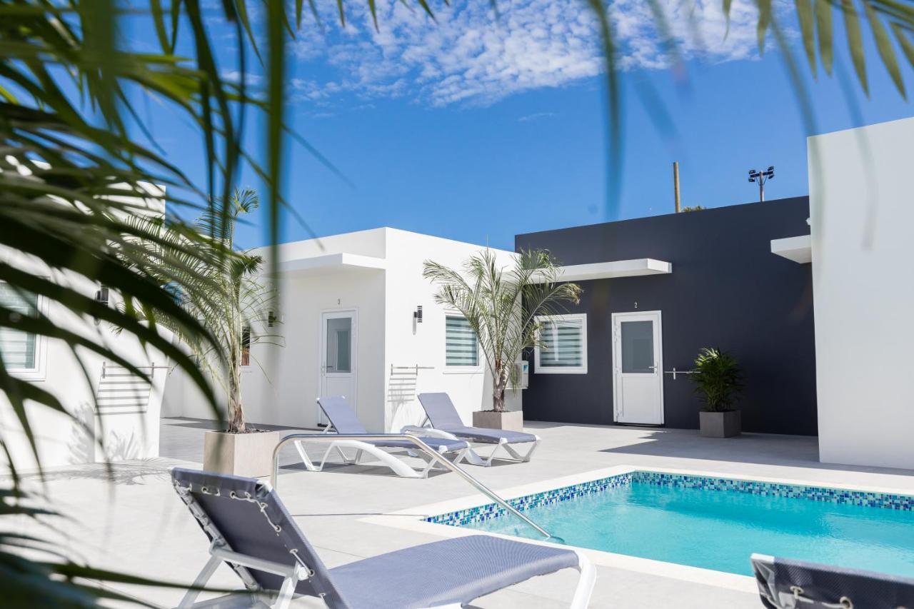 The Palm Leaf Apartments Noord Exterior foto